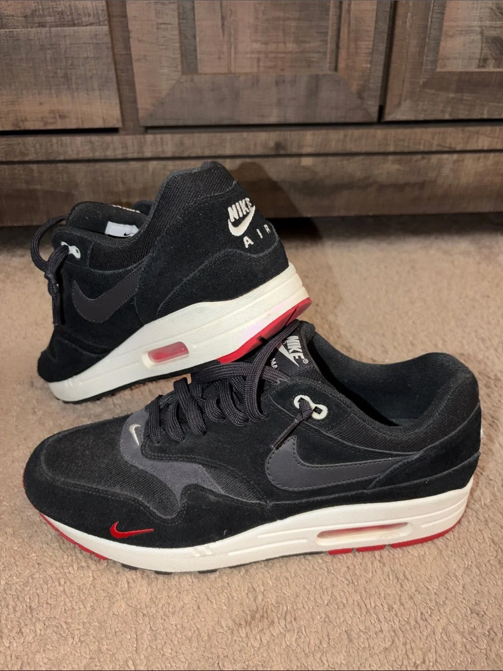 Nike Black and Red Men's Sneakers